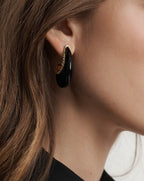 Boucle d'oreille créole en résine en forme de J