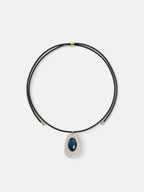 Collier pendentif en cuir noir