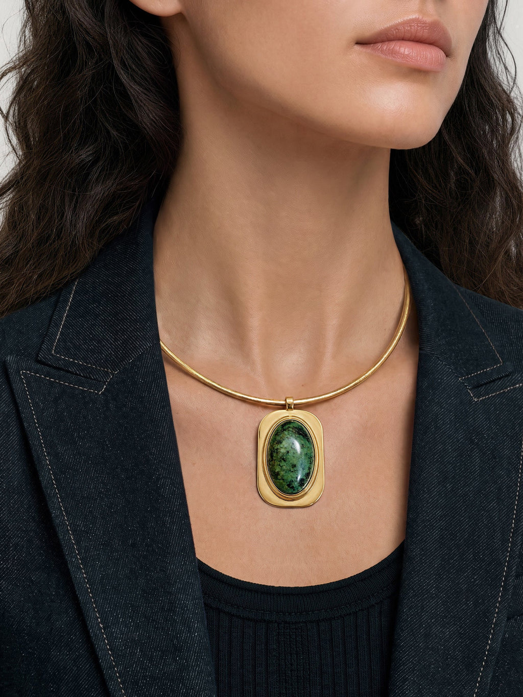 Collier ras du cou cabochon en turquoise