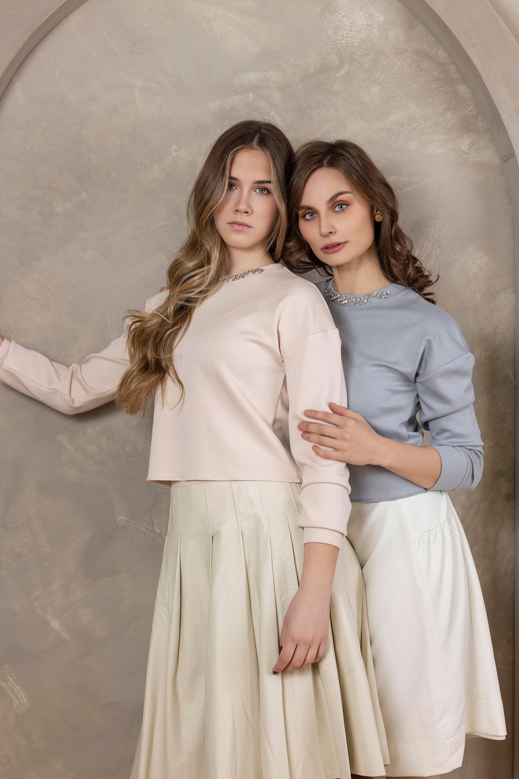 Pull en velours avec haut à col montant (modèle)