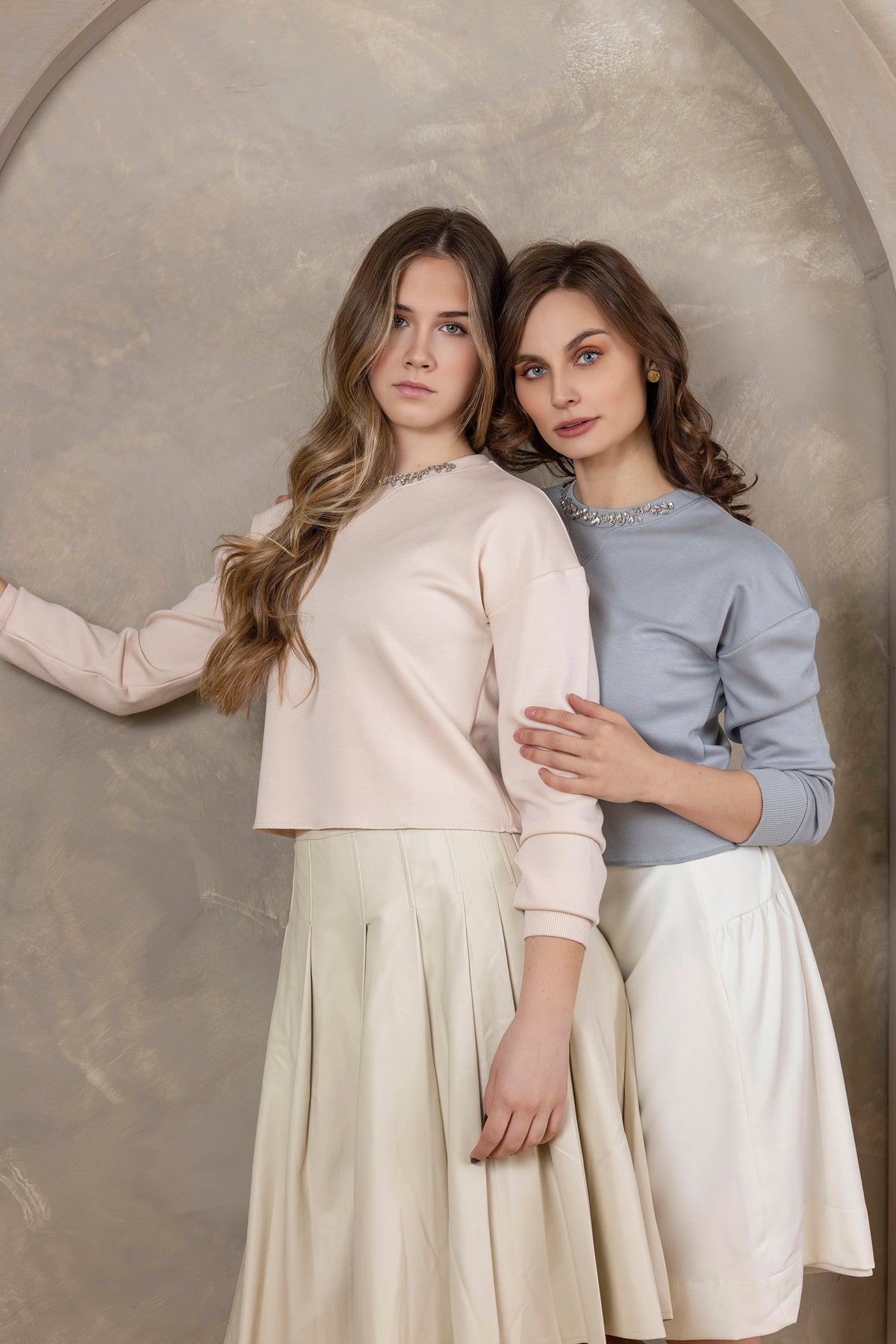 Pull en velours avec haut à col montant (modèle)