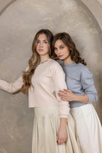 Pull en velours avec haut à col montant (modèle)