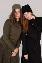 Pull en velours avec haut à col montant (modèle)