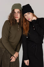 Pull en velours avec haut à col montant (modèle)