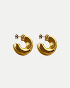 Créoles Juliet bombées dorées 
Boucles d'oreilles