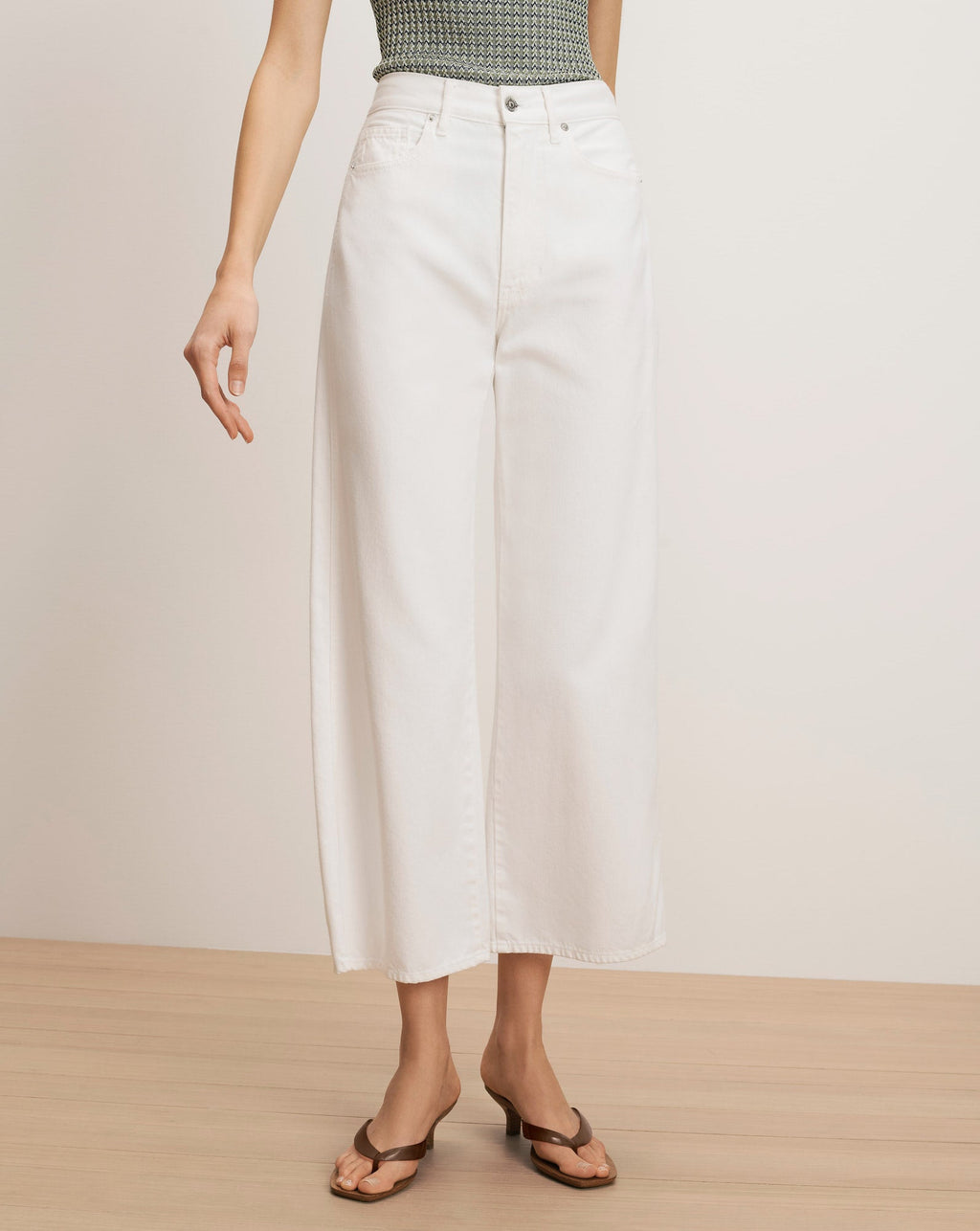 Jean large court Taylor