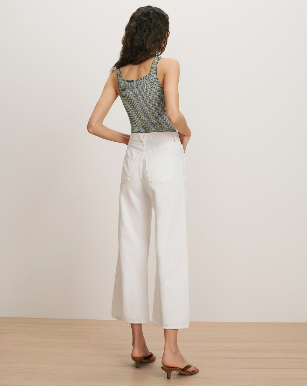 Jean large court Taylor