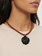 Collier de perles coquille Saint-Jacques
